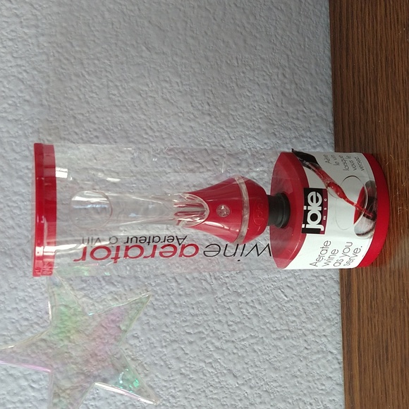 New Joie Bundle Santa Wine Aerator & Candy Cane Tea Infuser - Picture 4 of 5